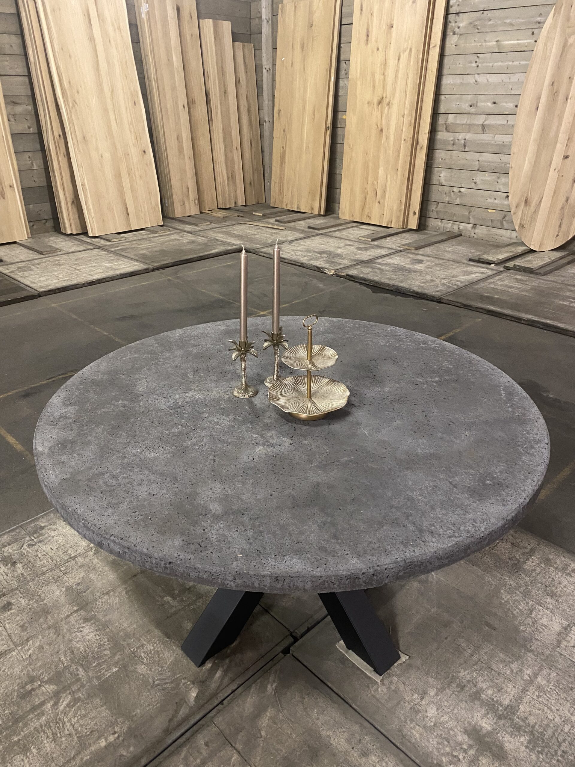 meditatie Hertog onderzeeër Beton tafel rond 140 cm | Houthandel Gorinchem