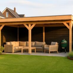 overkapping Met zwarte zij- en 2x achterwand